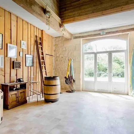 Surf, Skate And Wine House. Holiday home Jau-Dignac-et-Loirac