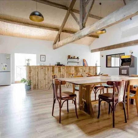 Surf, Skate And Wine House. Holiday home *